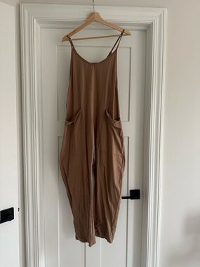 Women’s Relaxed Pocket Jumpsuit in Brown